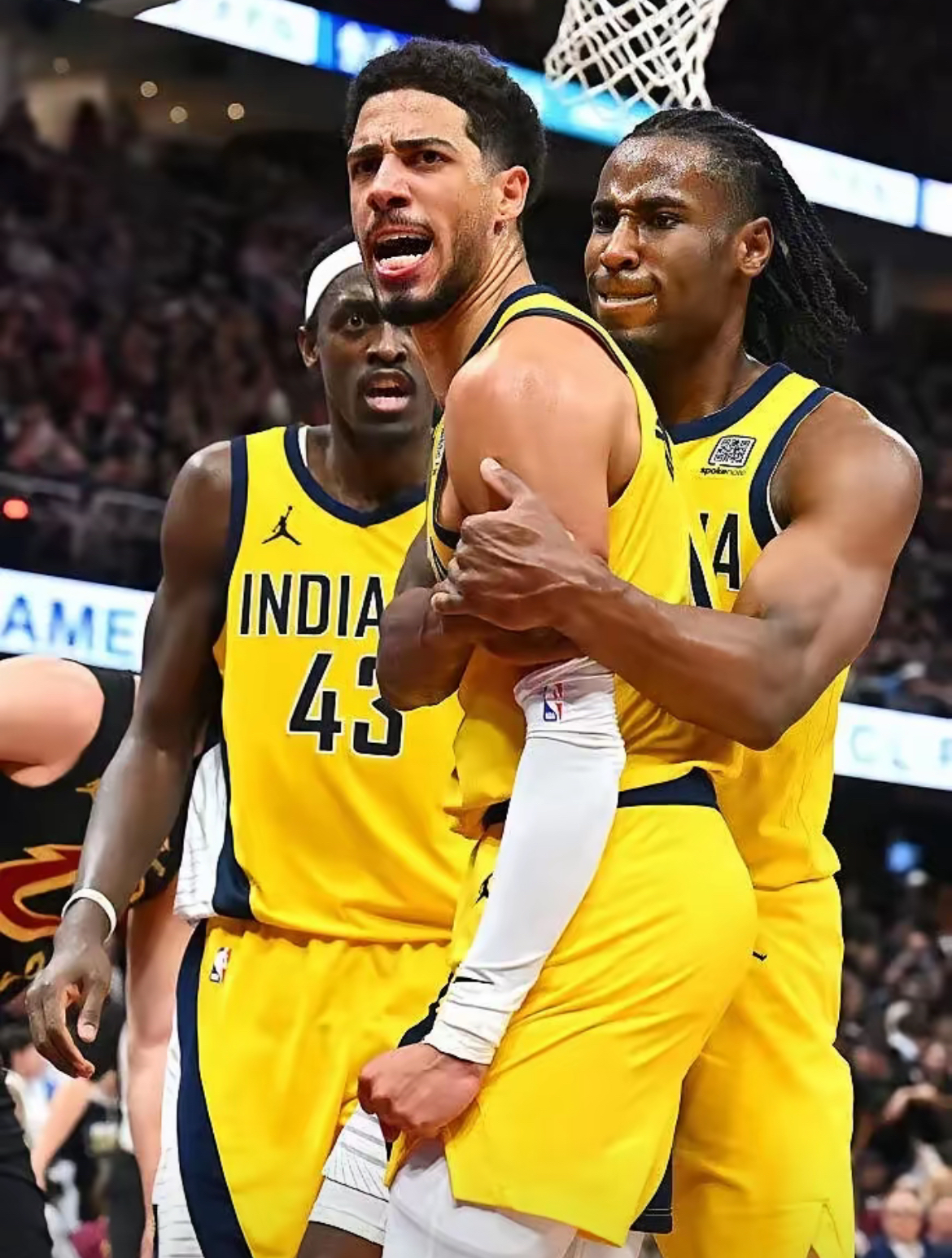 官方网站-关键时刻体能课后；俄克拉荷马雷霆遗憾出局备战NBA总决赛；悬念犹存；团队化学反应显著(詹姆斯40000分激励视频)